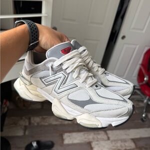 New Balance Men's White and Gray Sneakers